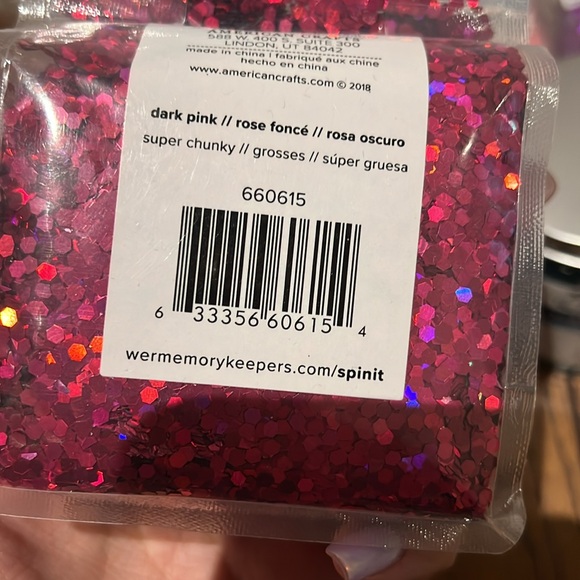 We R Memory Keepers SPIN IT POLYESTER GLITTER 5 NEW 8 used once- 10 oz bags each - Picture 9 of 17